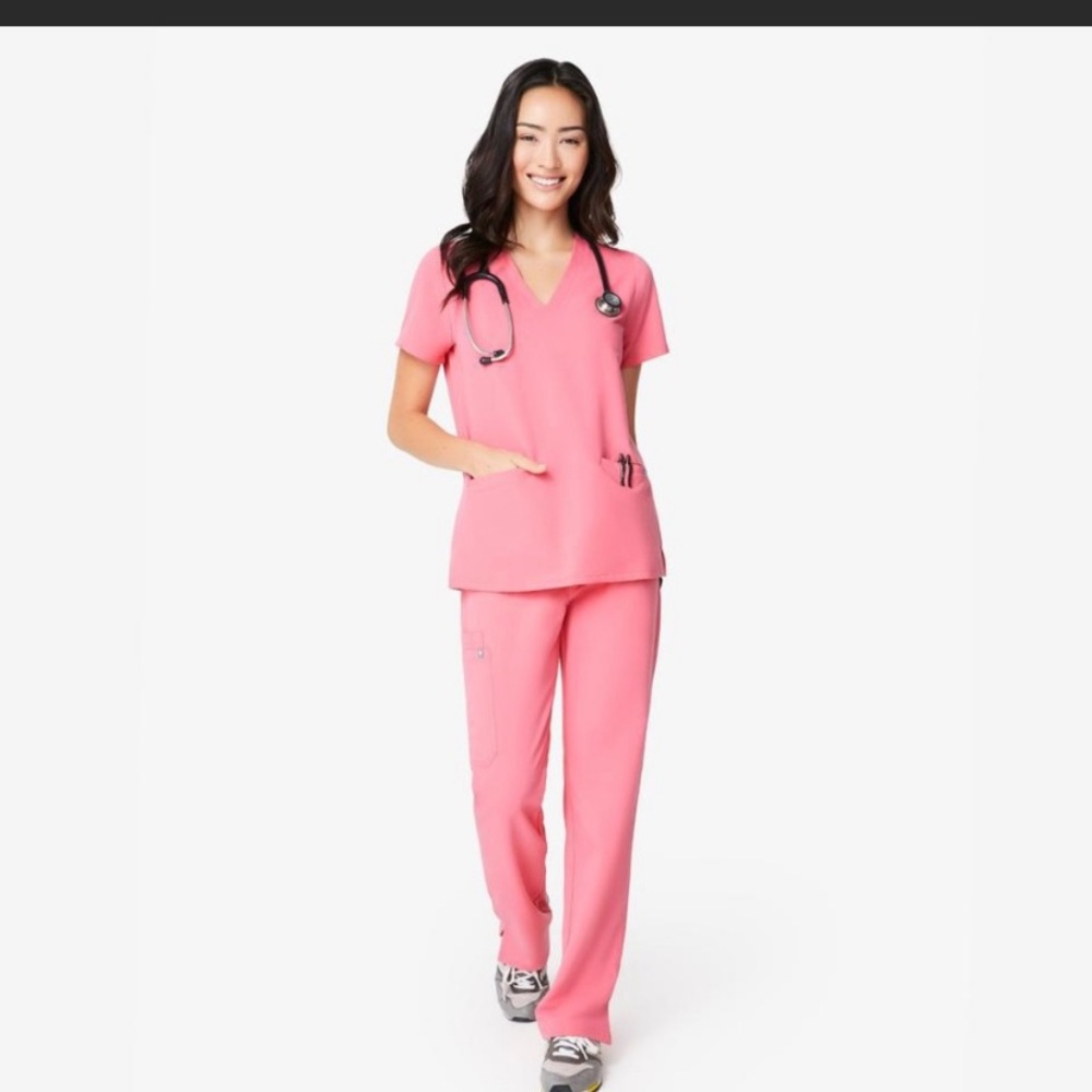 Figs multi pocket scrub top